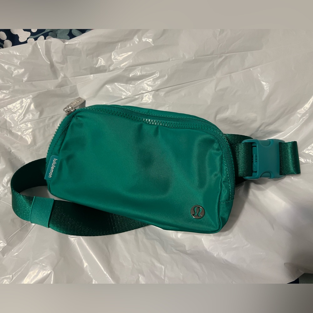 Lululemon Belt Bag Emerald Ice